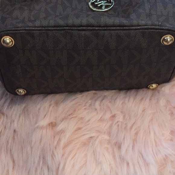 Michael Kors Signature Jet Set East West  Tote - Picture 11 of 17